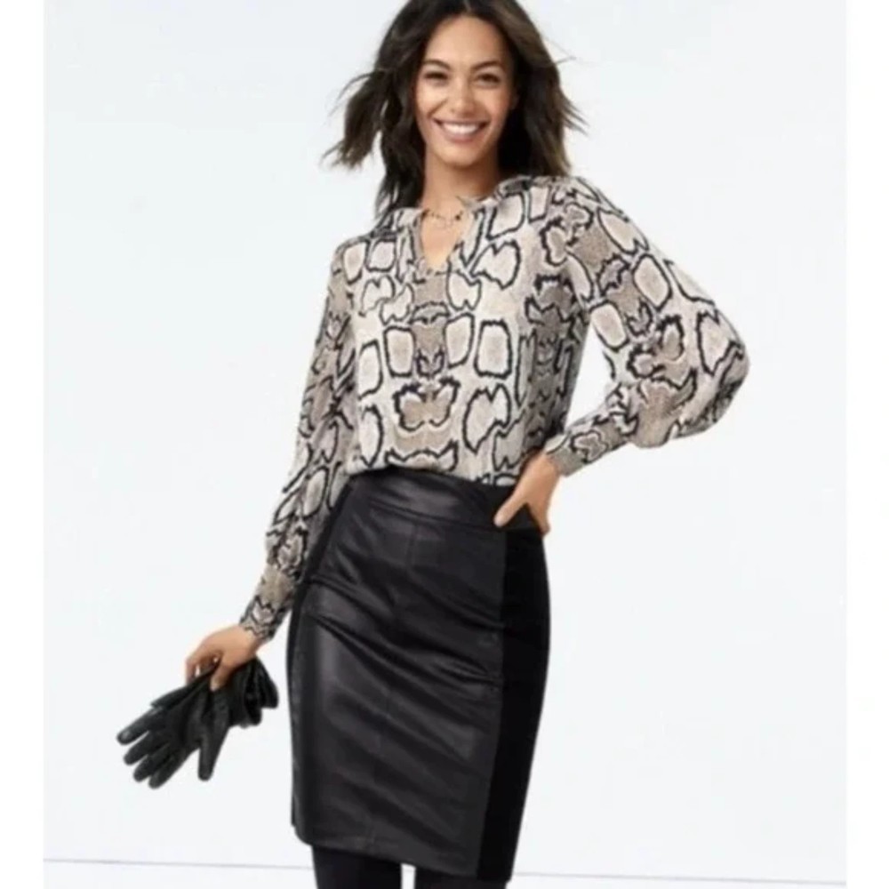 Cabi Snakeskin Serpentine Button Down V Neck Blouse M